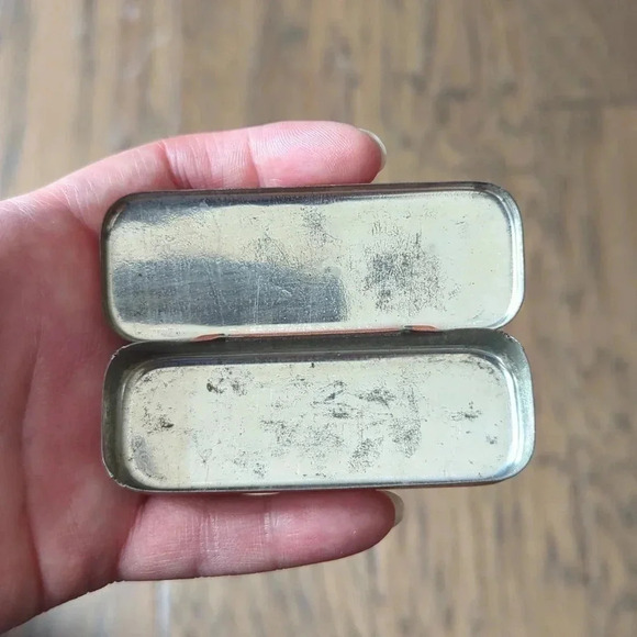 Vintage Tin - Picture 2 of 7